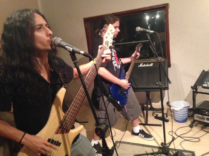 Ensaio da banda num estúdio em São Paulo